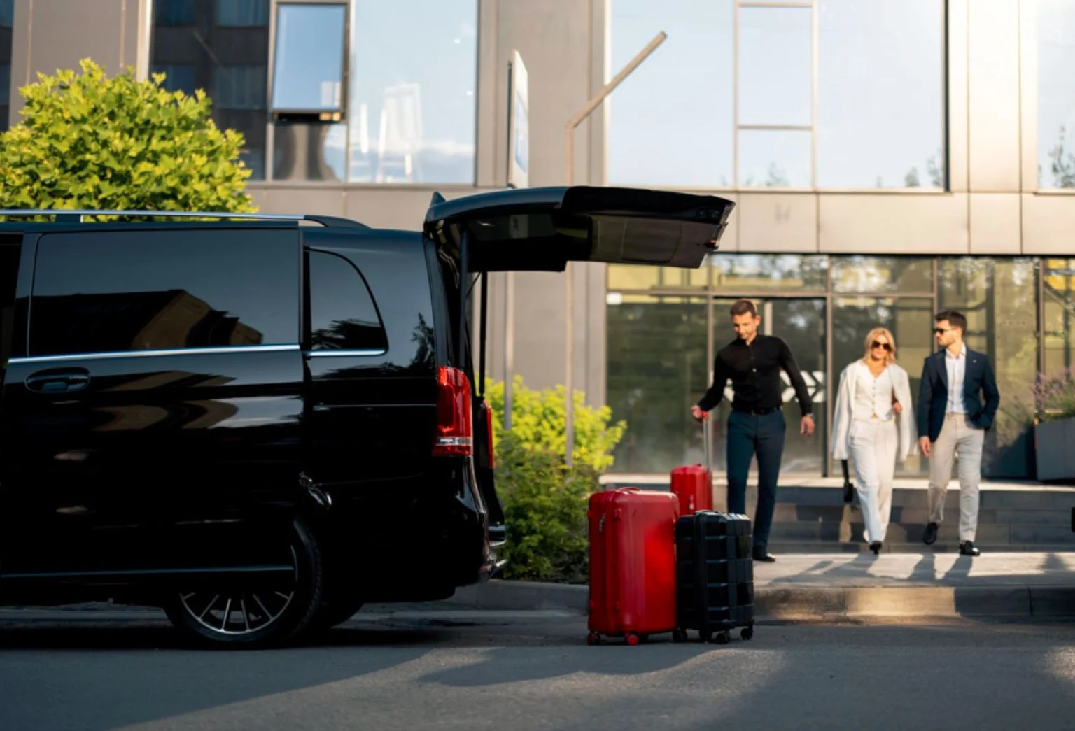Top Features of Luxury Limo Service for Dulles Airport