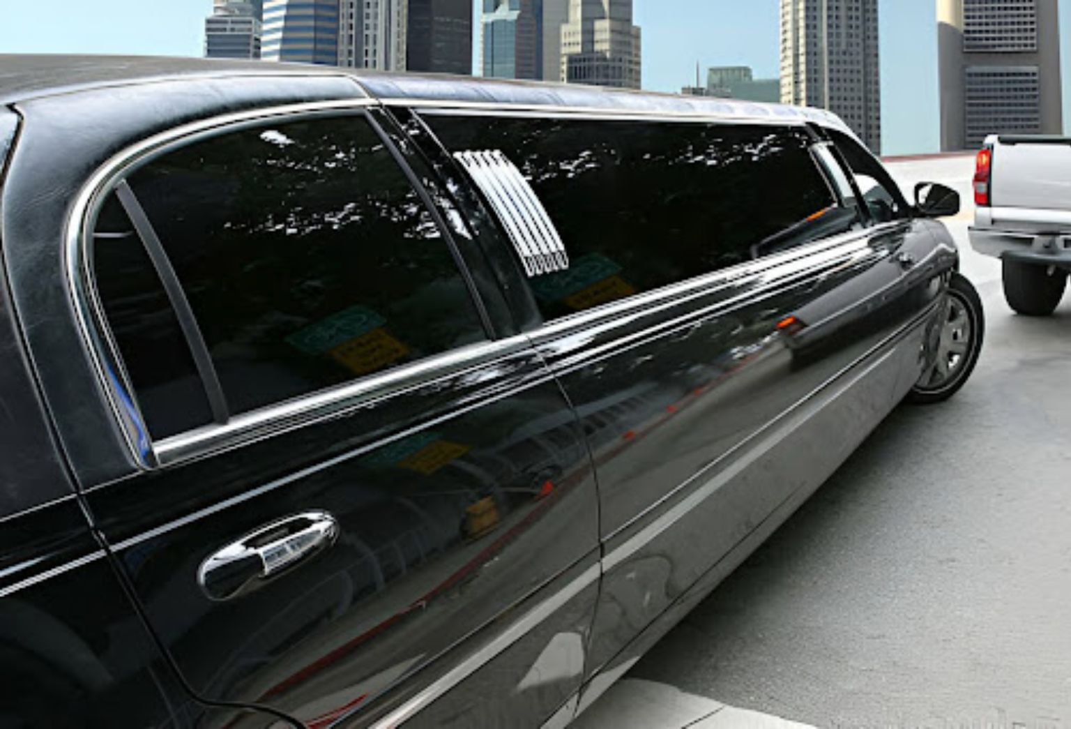 Luxury-Black-Hummer- Limousine