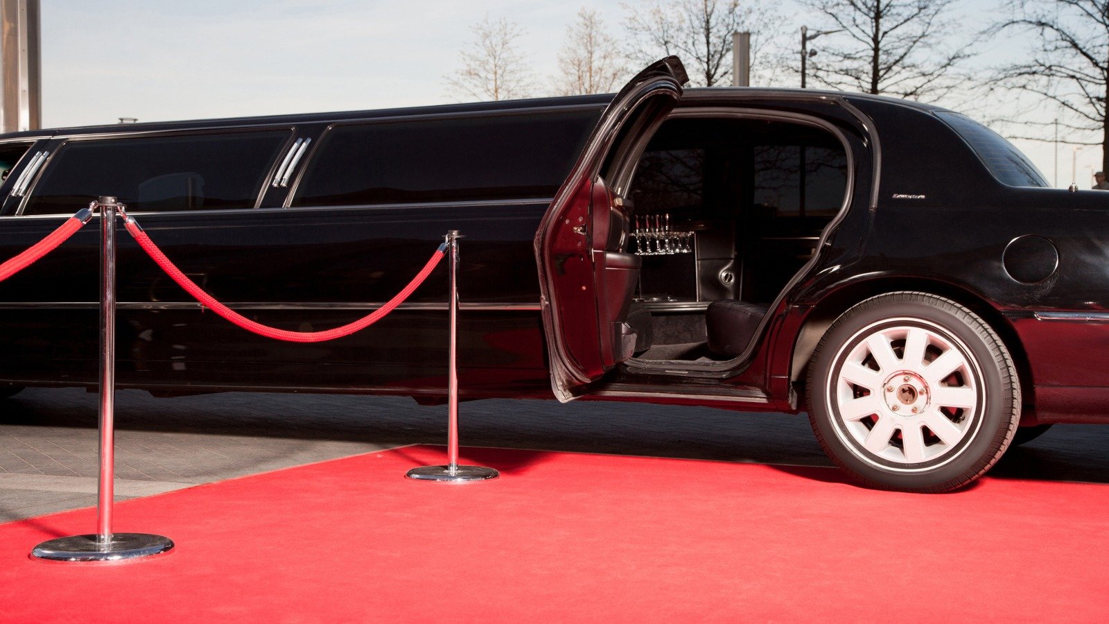 The Perks of Pre-Booking a Limo for Your Baltimore Travel