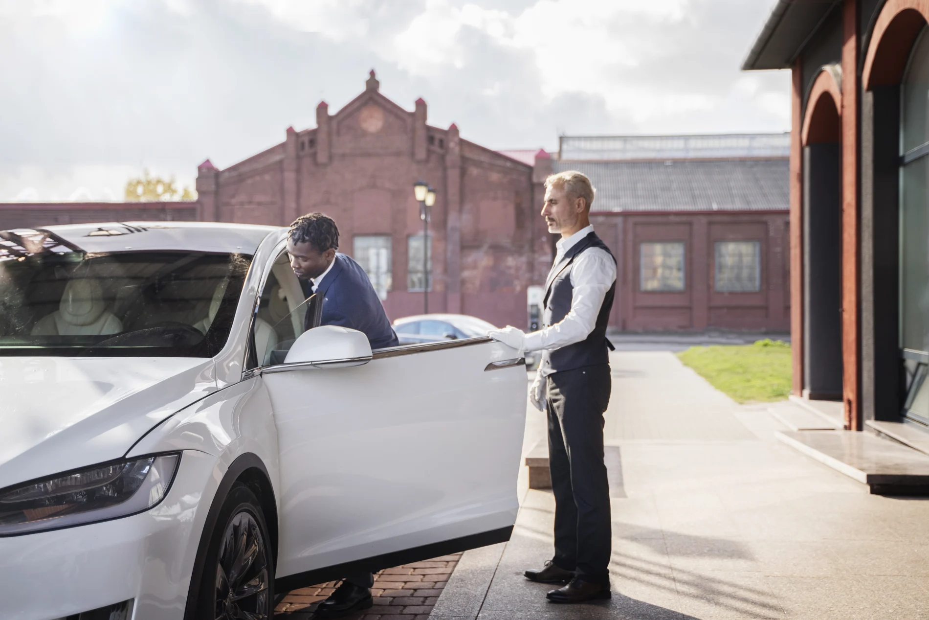 Why Is a Limousine Service Best for DCA Travelers?