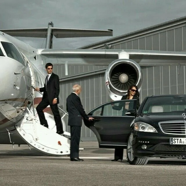 Why Airport Limo Services Are the Smartest Investment for Frequent Flyers
