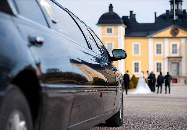 Airport transfer limo waiting at BWI Airport near Ellicott City MD