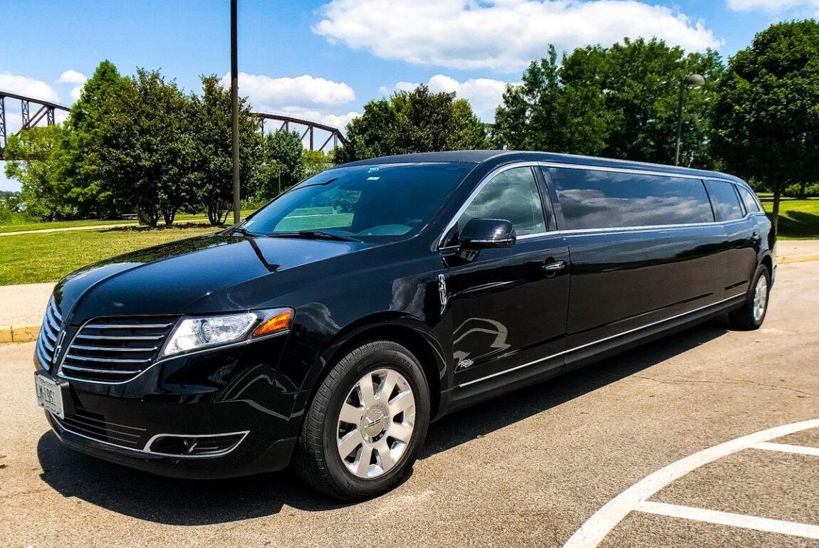 Are Corporate Limo Services Available Hourly or One-Way