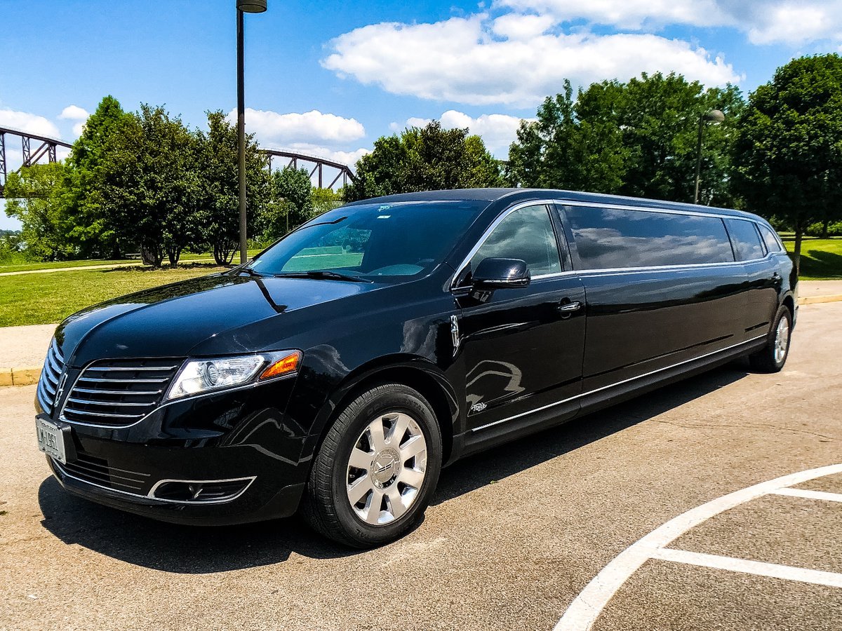 Are Corporate Limo Services Available Hourly or One-Way