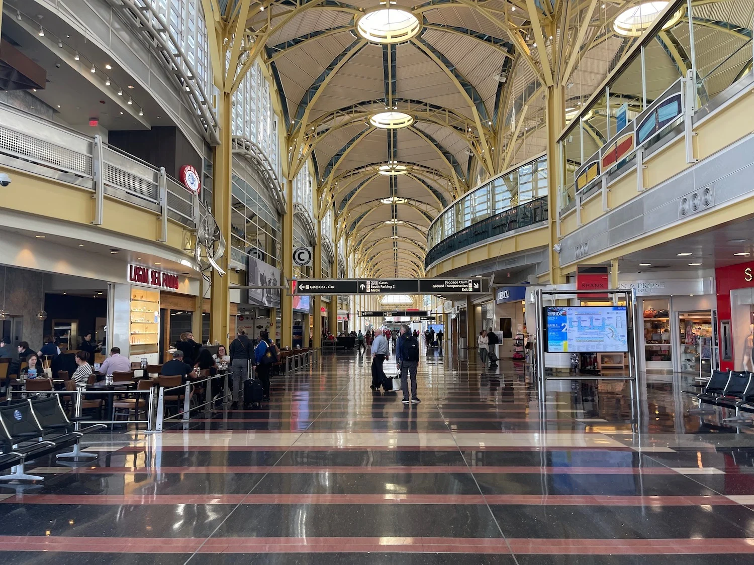 DCA Airport Lounges