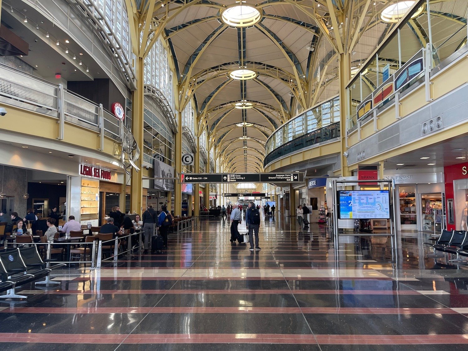 DCA Airport Lounges