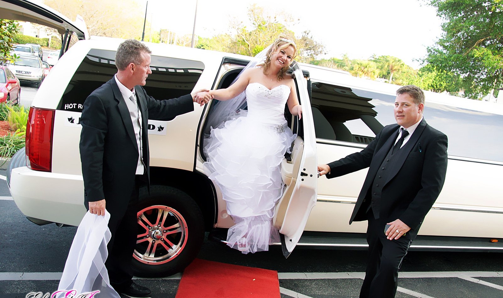 How to Coordinate Multi-Vehicle Wedding Transport Groups?
