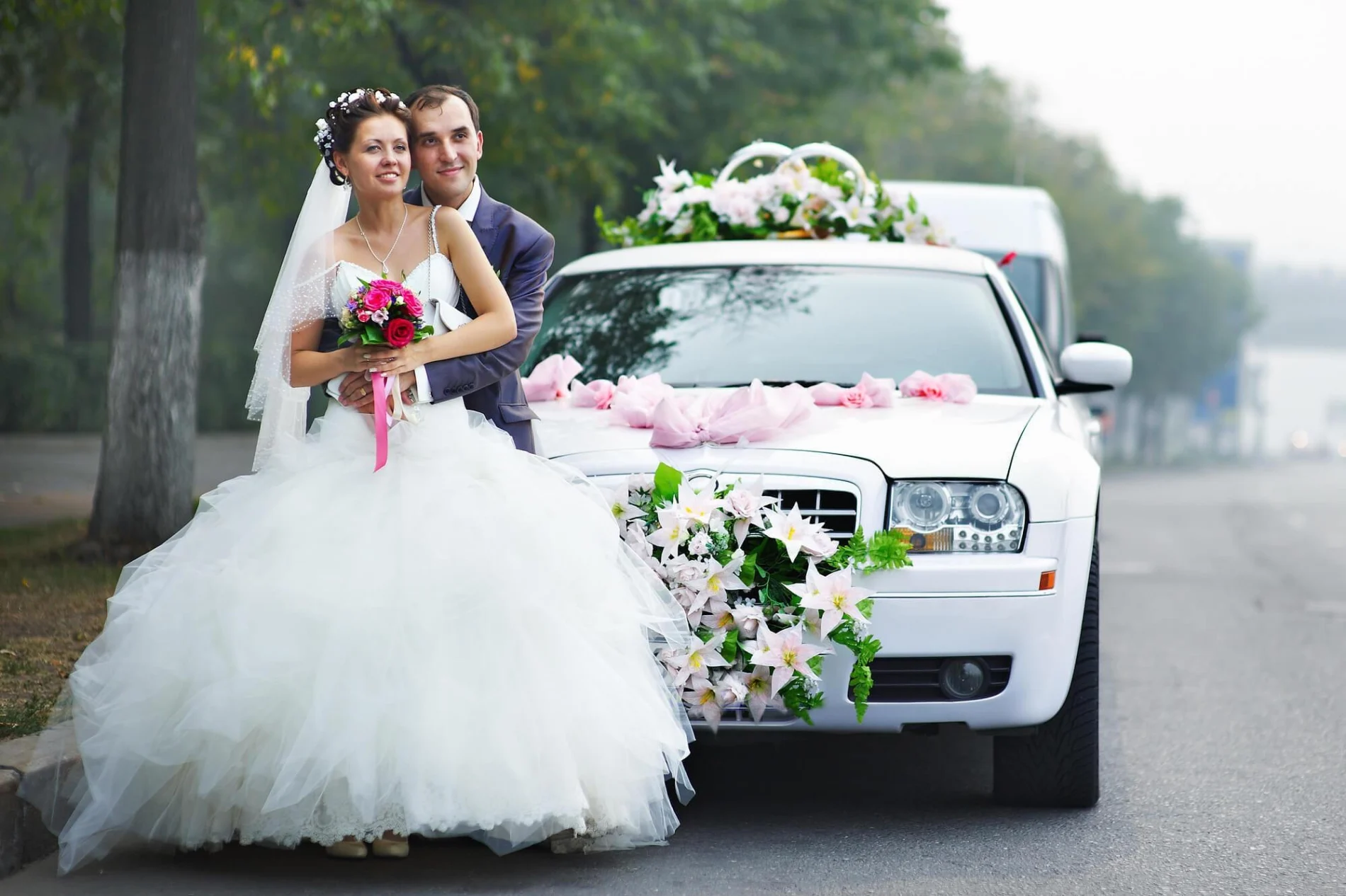 What’s Included in a Luxury Wedding Limo Package?