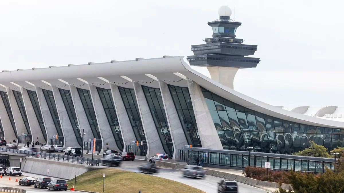 Best Way to Reach Dulles Airport for Small Groups?