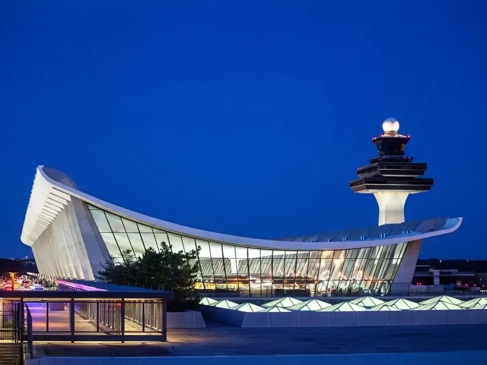 Best Way to Reach Dulles Airport for Small Groups?