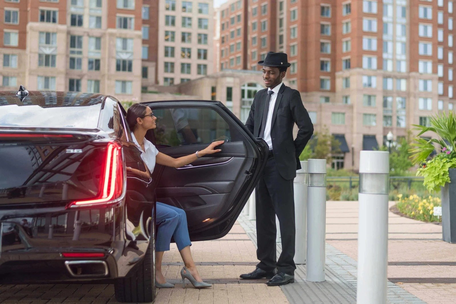 DCA Hotel Shuttle vs. Black Car Service | Which One is Best?