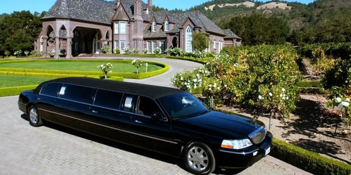 DC Bus Tours vs Private Limo Tours